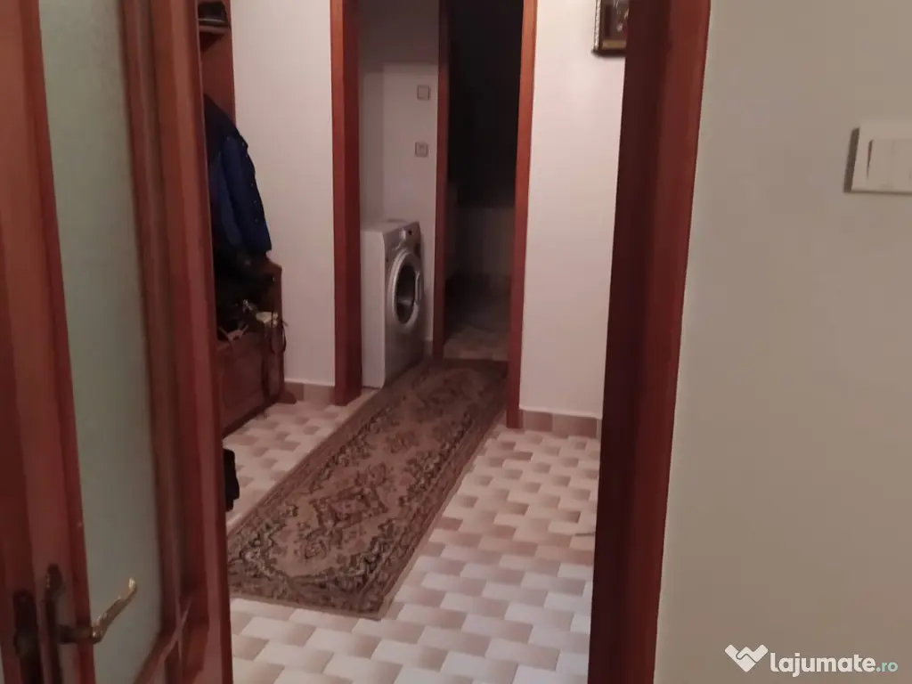 Apartament 2 camere decomandat etaj intermediar masina de spalat termopan 