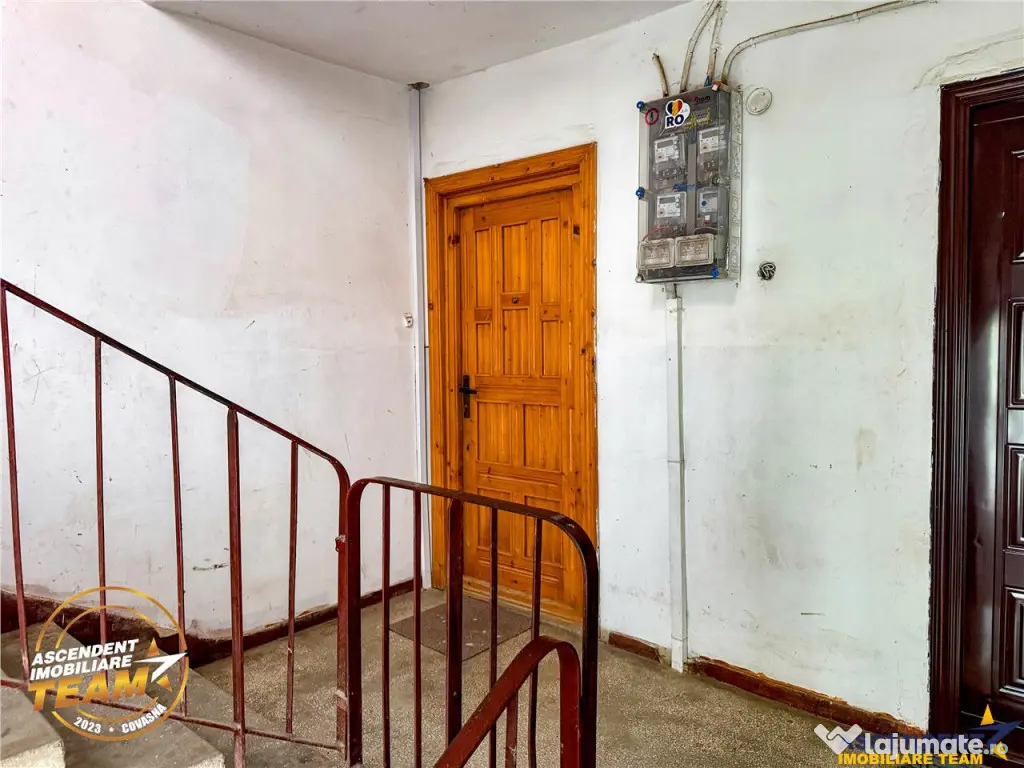 FILM! Apartament 2 camere,decomandat,cu garaj,1.400 mp teren 