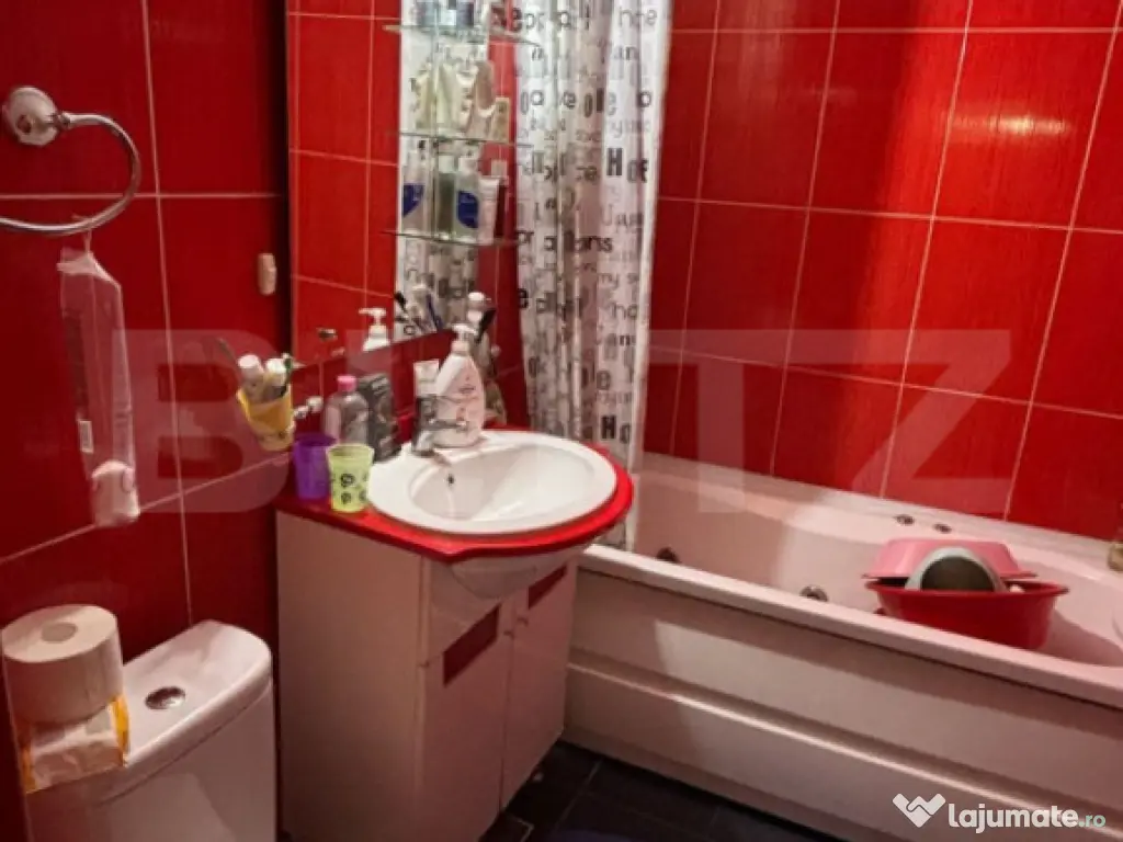 Apartament cu 3 camere, decomandat, 67mp, Nicolina 