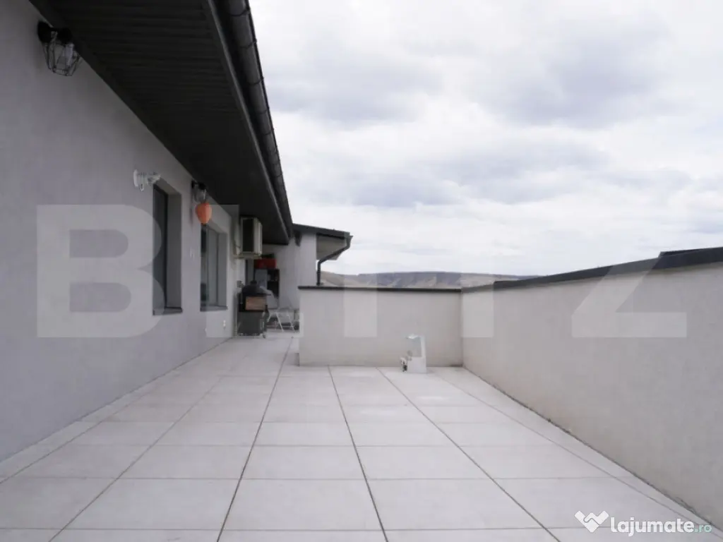 Apartament 3 camere 76mp utili, terasă 74mp, 2băi, parcare 