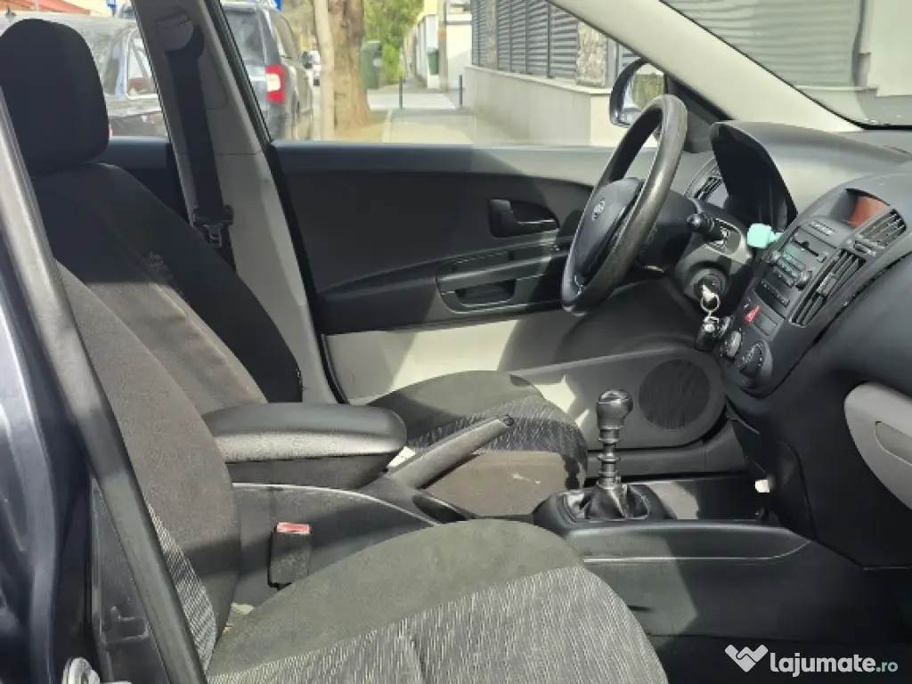 Kia Ceed 2008 1.6 CRDi 
