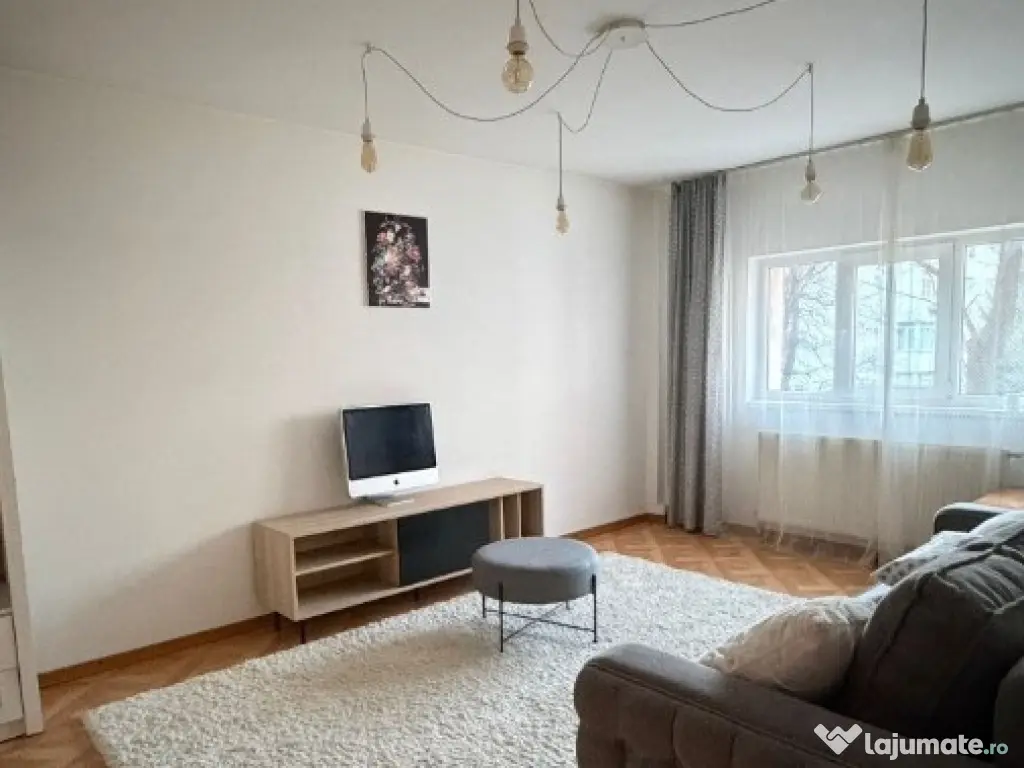 Apartament Cu 3 Camere Decomandate Etaj 1 - Zona Obcini 