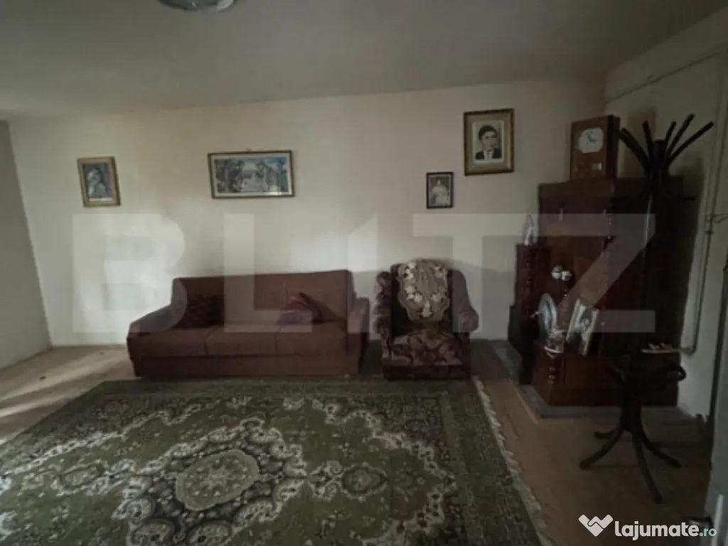 Casa de vanzare, 100 mp, teren 2700 mp, zona Secuieni