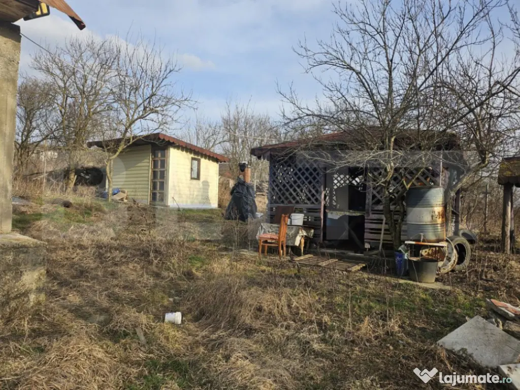 Casa intabulata la rosu langa DN24 in Schitu Duca 