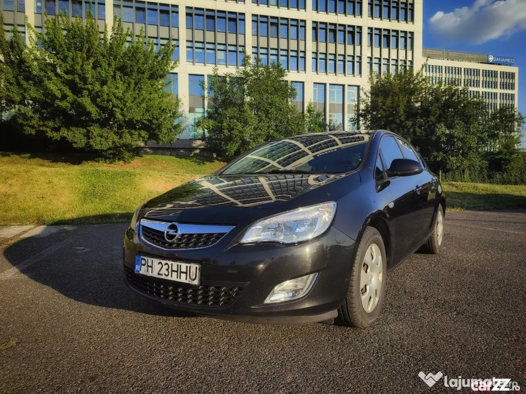 Opel Astra J 2012 *achizitionata Romania *carte service *pret neg