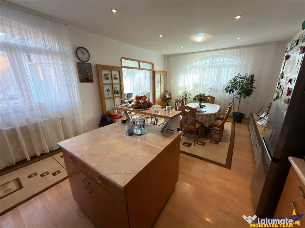 FILM 3D!Proprietate duala distinctiva: showroom,birouri,locu 