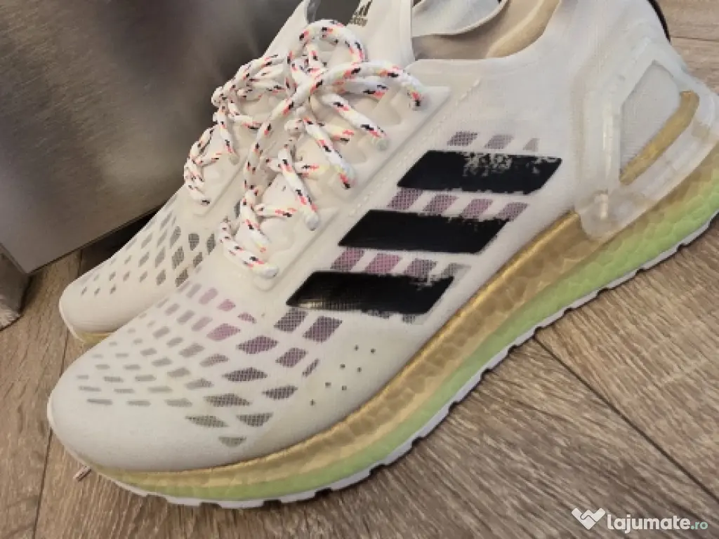 Vând adidasi firma Candice Cooper piele si Adidas. 