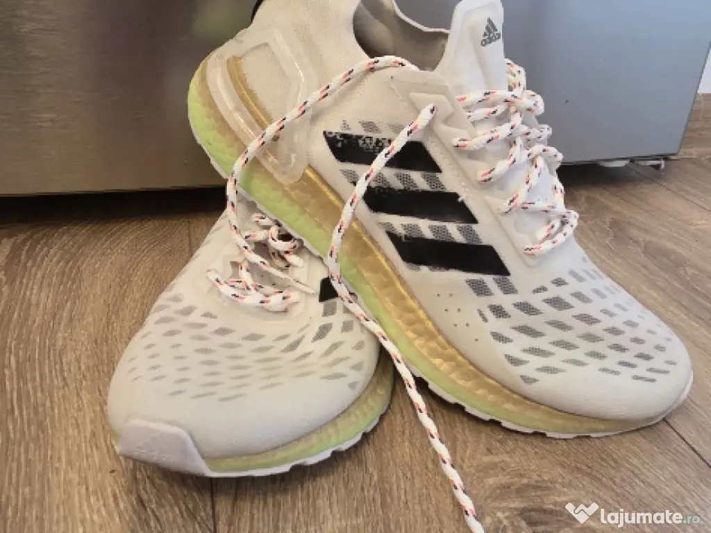 Vând adidasi firma Candice Cooper piele si Adidas. 