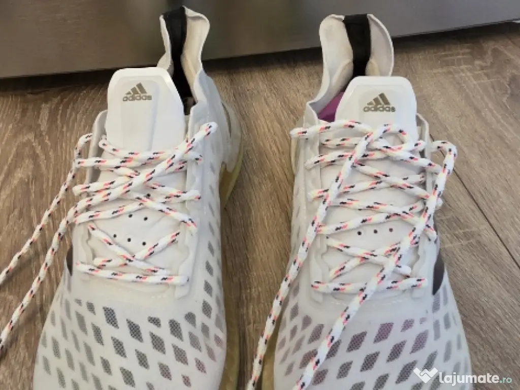 Vând adidasi firma Candice Cooper piele si Adidas. 