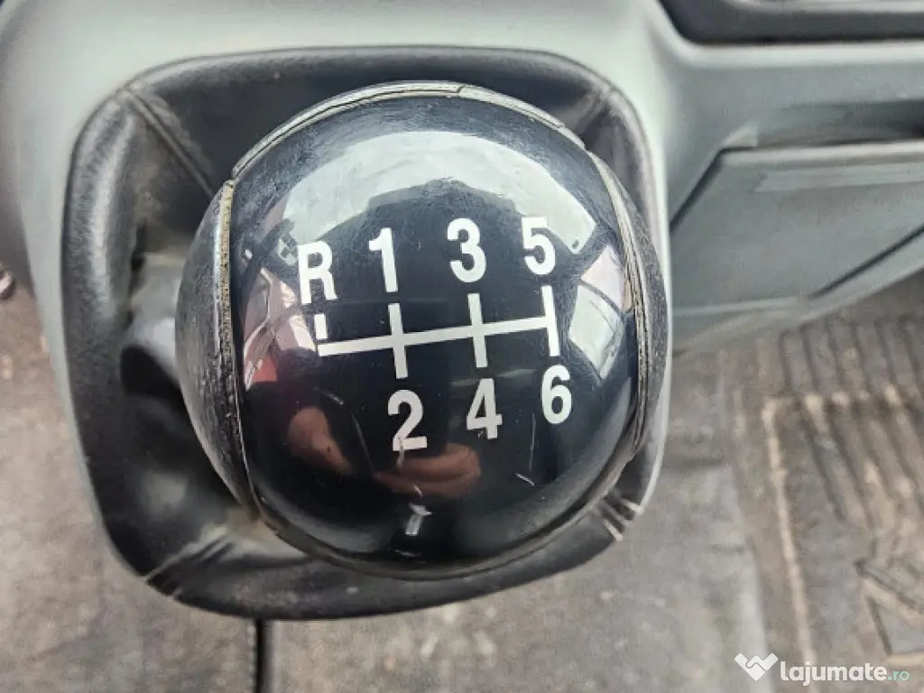 Autoutilitara Basculanta 