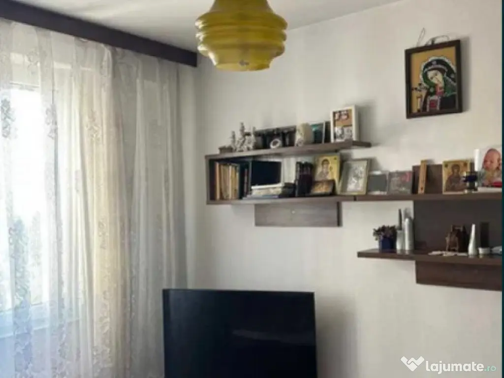 Apartament 3 camere, decomandat - zona Astra 