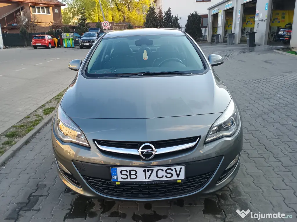 Opel Astra 1.4 ECOTEC Turbo Enjoy Custom Impecabila