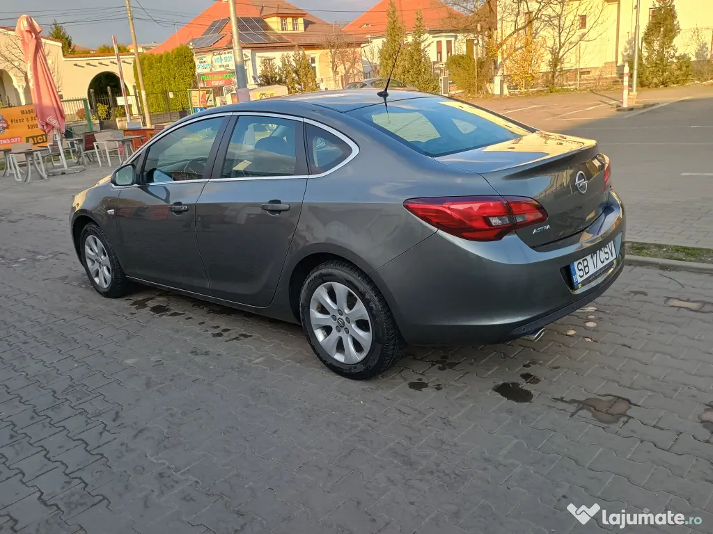 Opel Astra 1.4 ECOTEC Turbo Enjoy Custom Impecabila