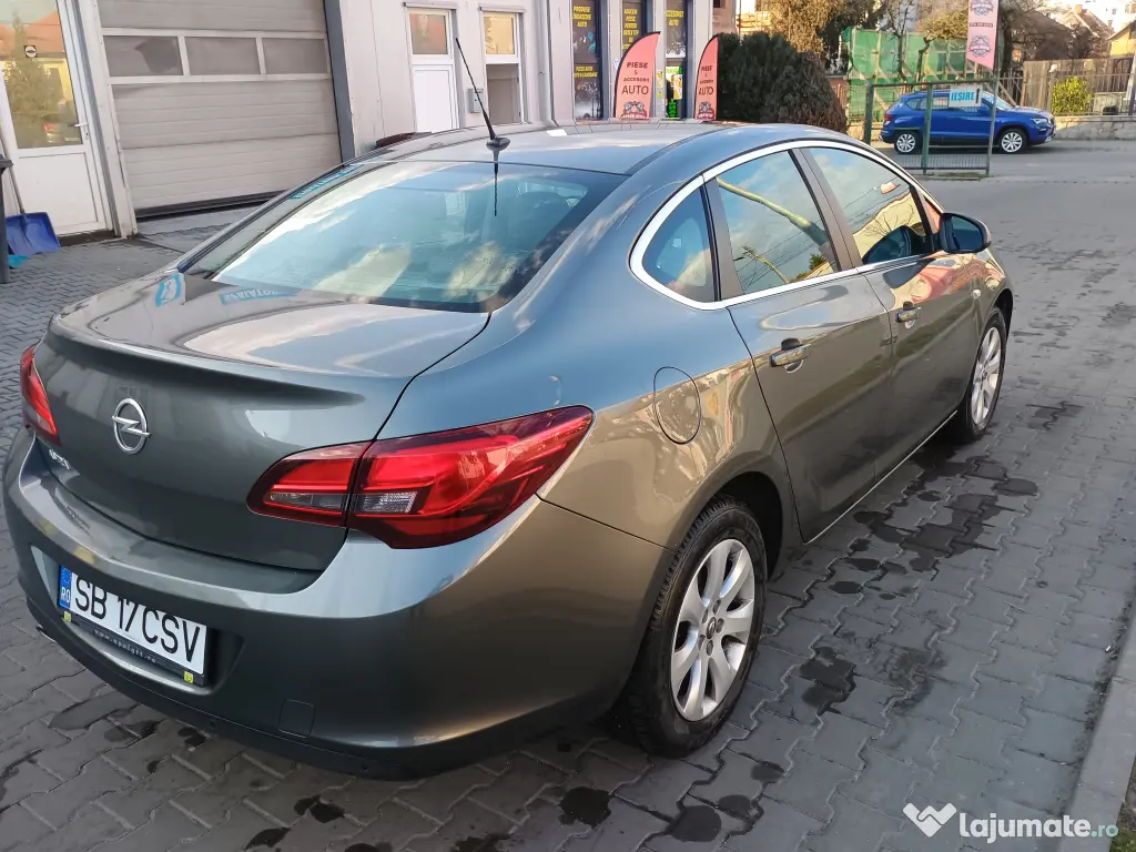 Opel Astra 1.4 ECOTEC Turbo Enjoy Custom Impecabila