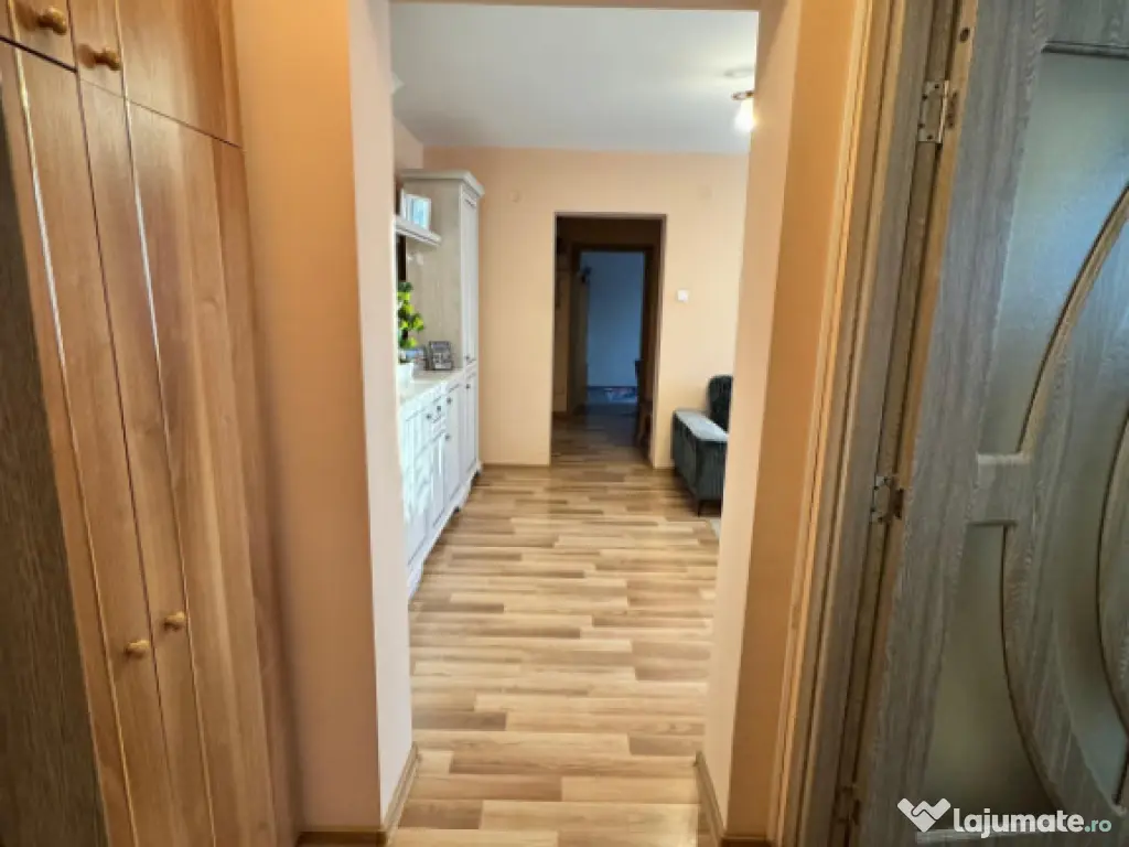 Apartament 3 camere, 54 mp utili, balcon 6 mp – zonă Sasa 