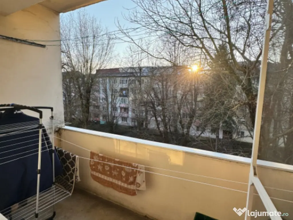 Apartament 3 camere, 54 mp utili, balcon 6 mp – zonă Sasa 