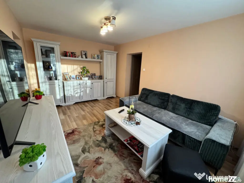 Apartament 3 camere, 54 mp utili, balcon 6 mp – zonă Sasa 