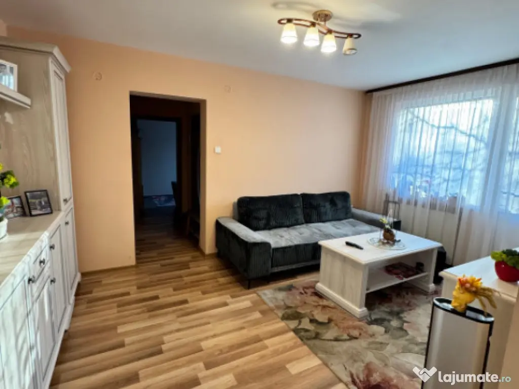 Apartament 3 camere, 54 mp utili, balcon 6 mp – zonă Sasa 
