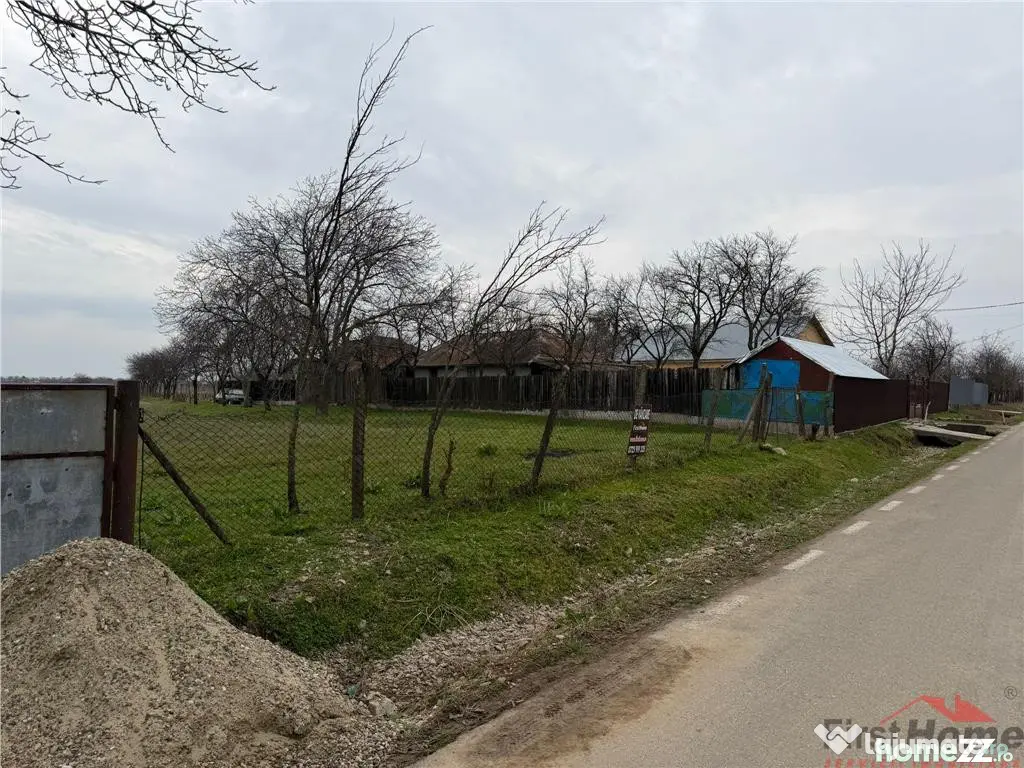 Teren intravilan 1.308mp 3.008mp extravilan in Urechesti d 