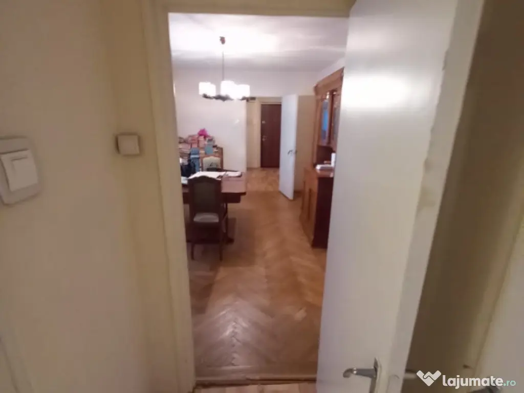 Etajul 2,ap.2 camere semidecomandat Cibinului 59500€ 