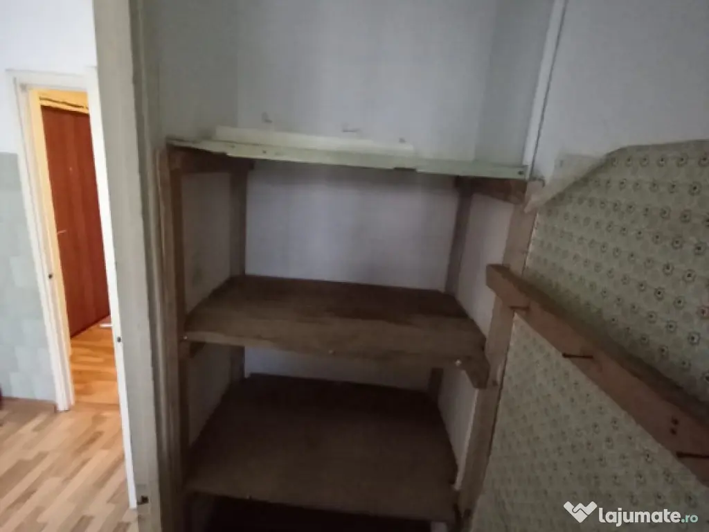 Etajul 2,ap.2 camere semidecomandat Cibinului 59500€ 