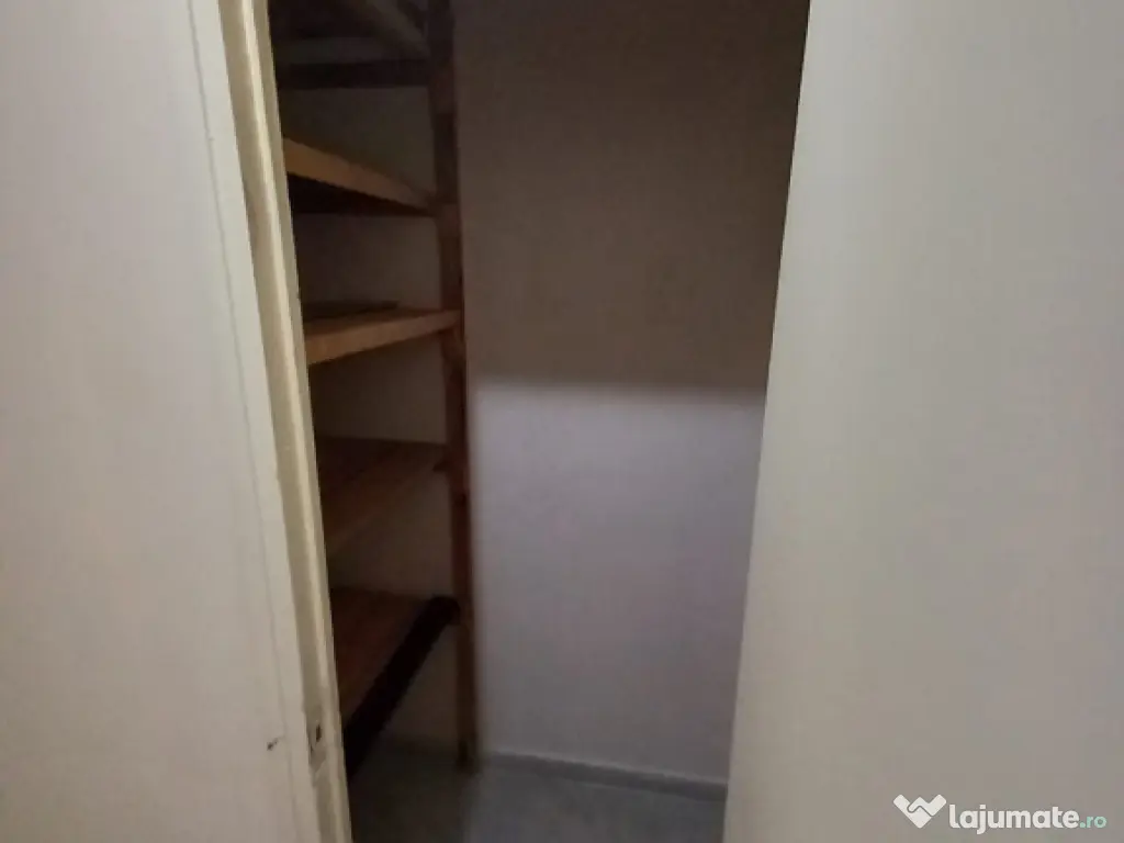 Etajul 2,ap.2 camere semidecomandat Cibinului 59500€ 