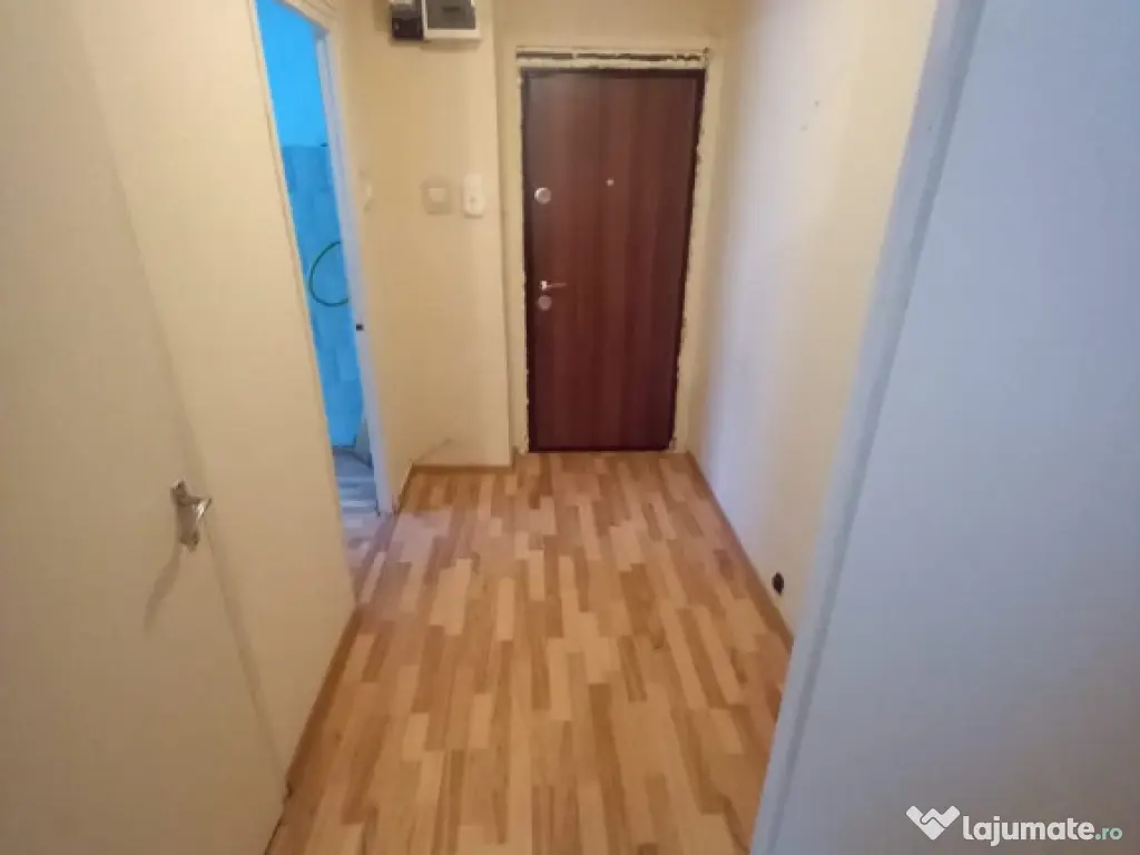 Etajul 2,ap.2 camere semidecomandat Cibinului 59500€ 