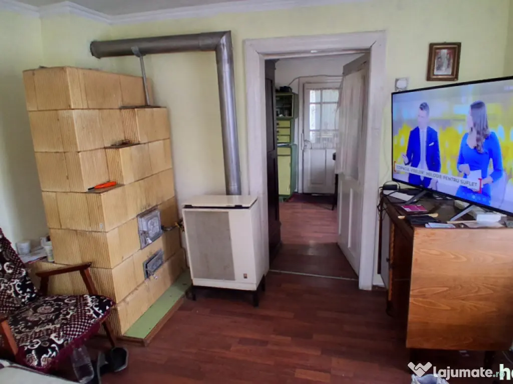 Casă cu teren generos de vânzare în Poiana Câmpina 