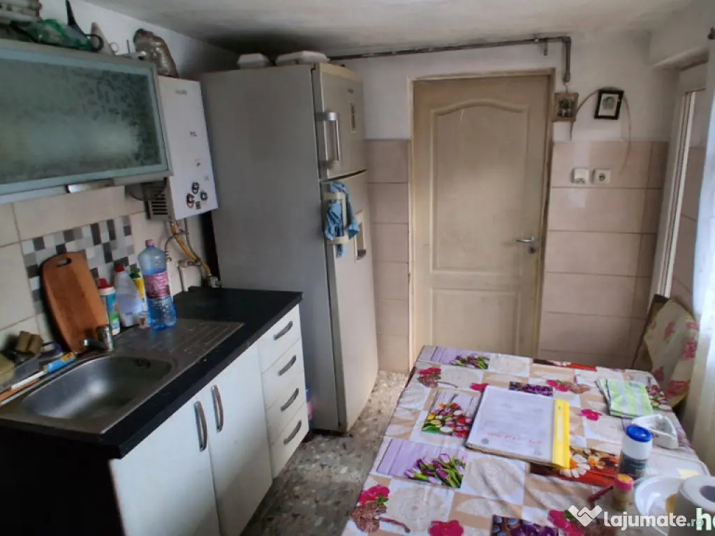 Casă cu teren generos de vânzare în Poiana Câmpina 