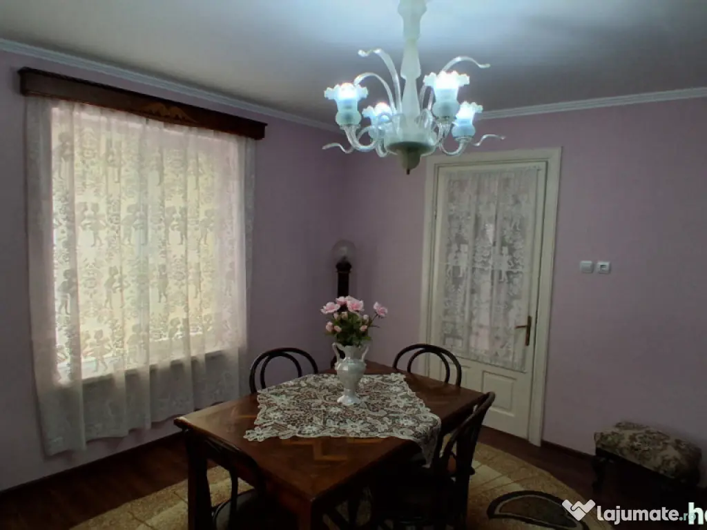 Casă cu teren generos de vânzare în Poiana Câmpina 