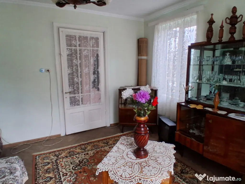 Casă cu teren generos de vânzare în Poiana Câmpina 