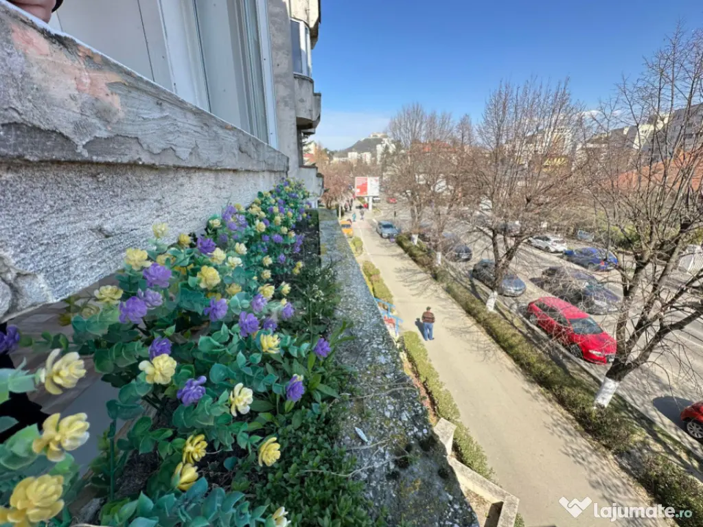 Apartament cu 2 camere, 60 mp, zonă Spital–Lido, parcare