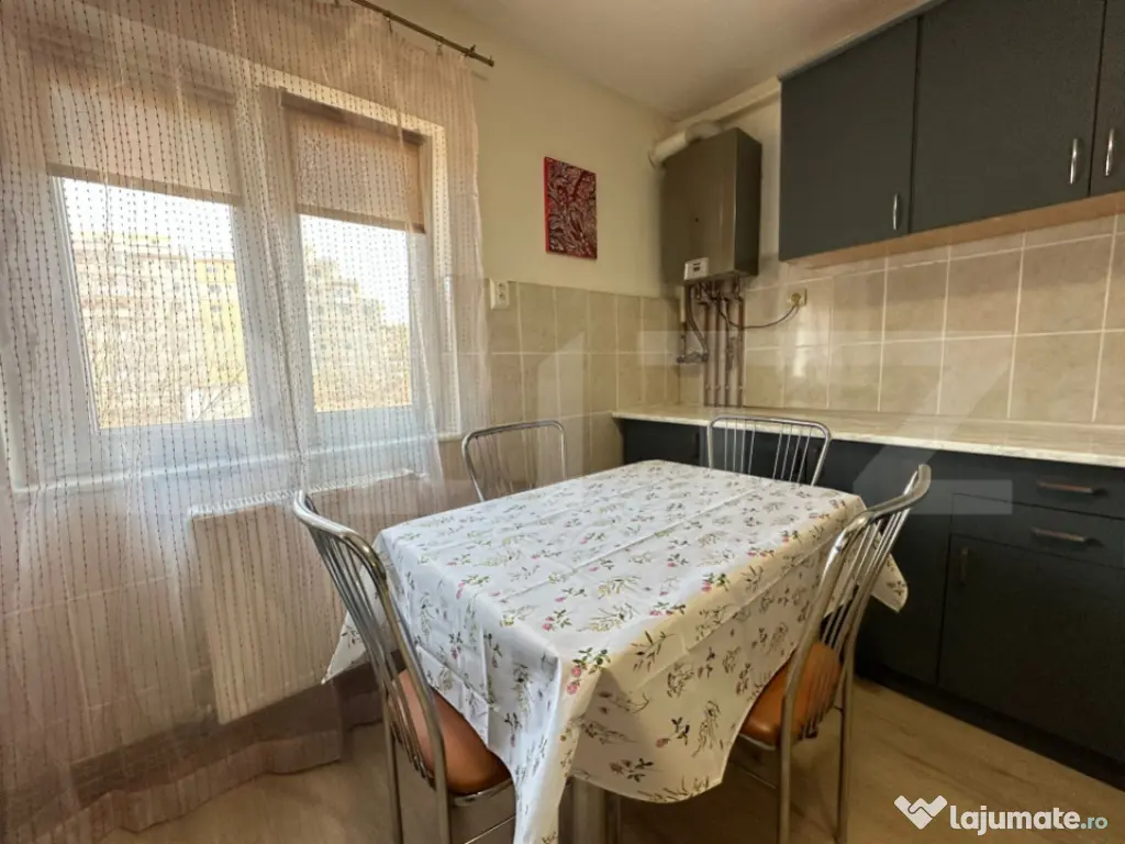 Apartament cu 2 camere, 60 mp, zonă Spital–Lido, parcare