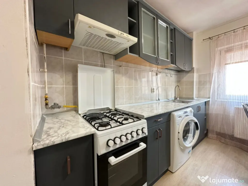 Apartament cu 2 camere, 60 mp, zonă Spital–Lido, parcare