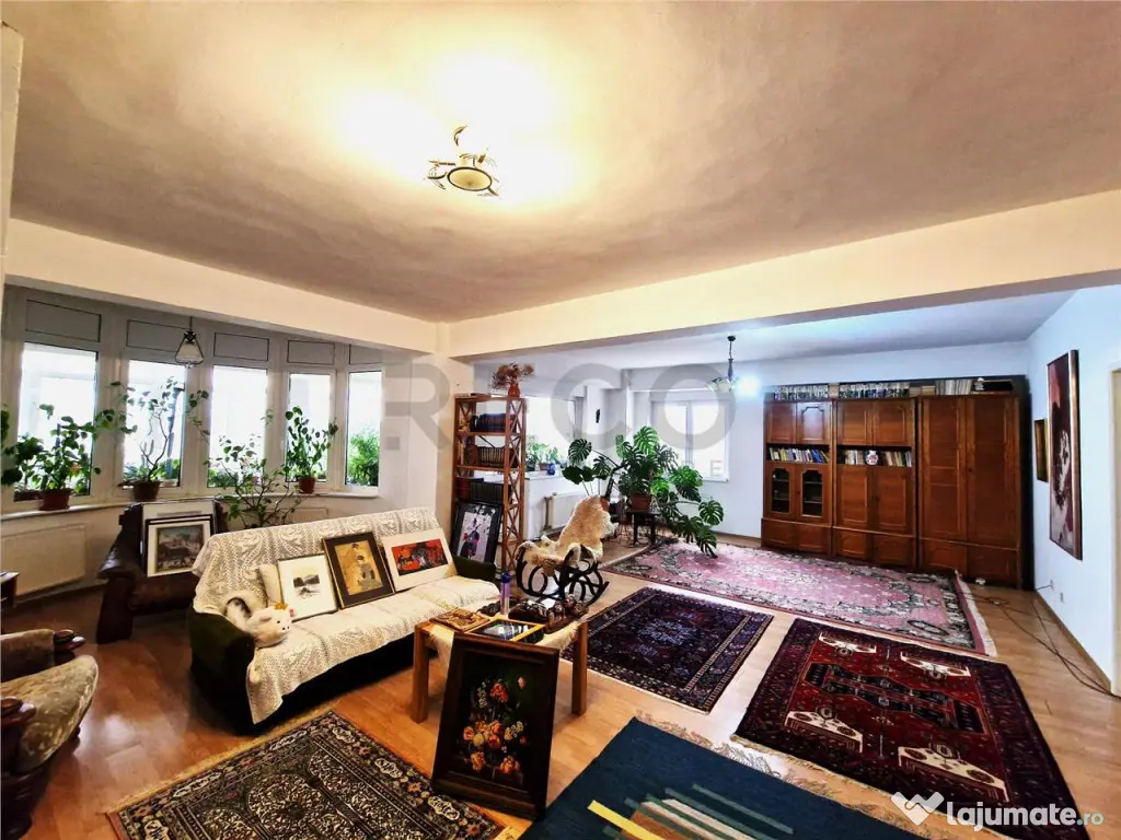 Apartament ultra spatios, de 222 mp utili terasa foarte mare 