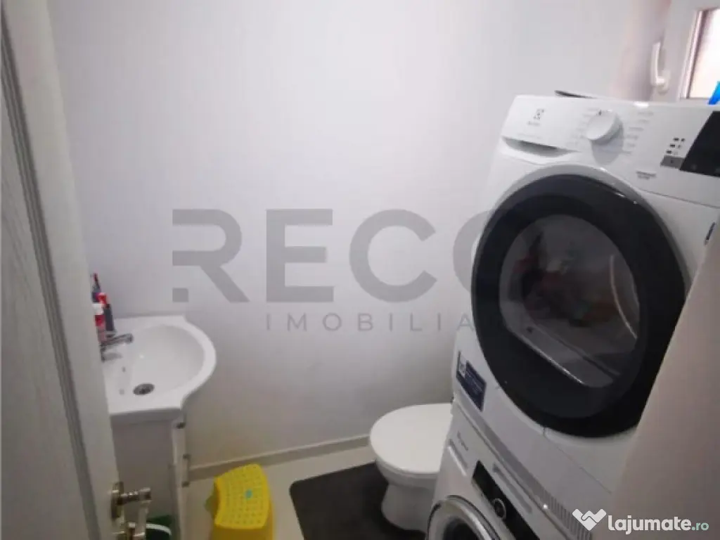 Proprietate cu 2 case in Osorhei intr-o zona cu case noi. 