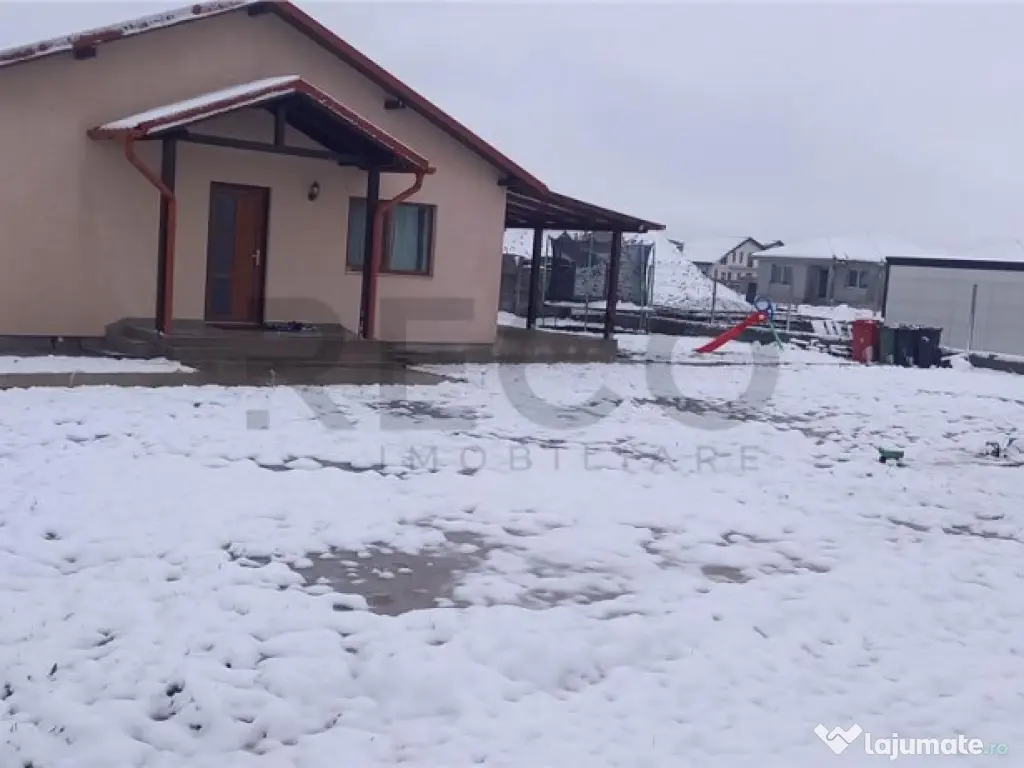 Proprietate cu 2 case in Osorhei intr-o zona cu case noi. 