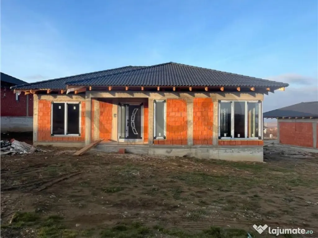 RECO Casa plan parter cu 3 dormitoare-la rosu- Paleu 