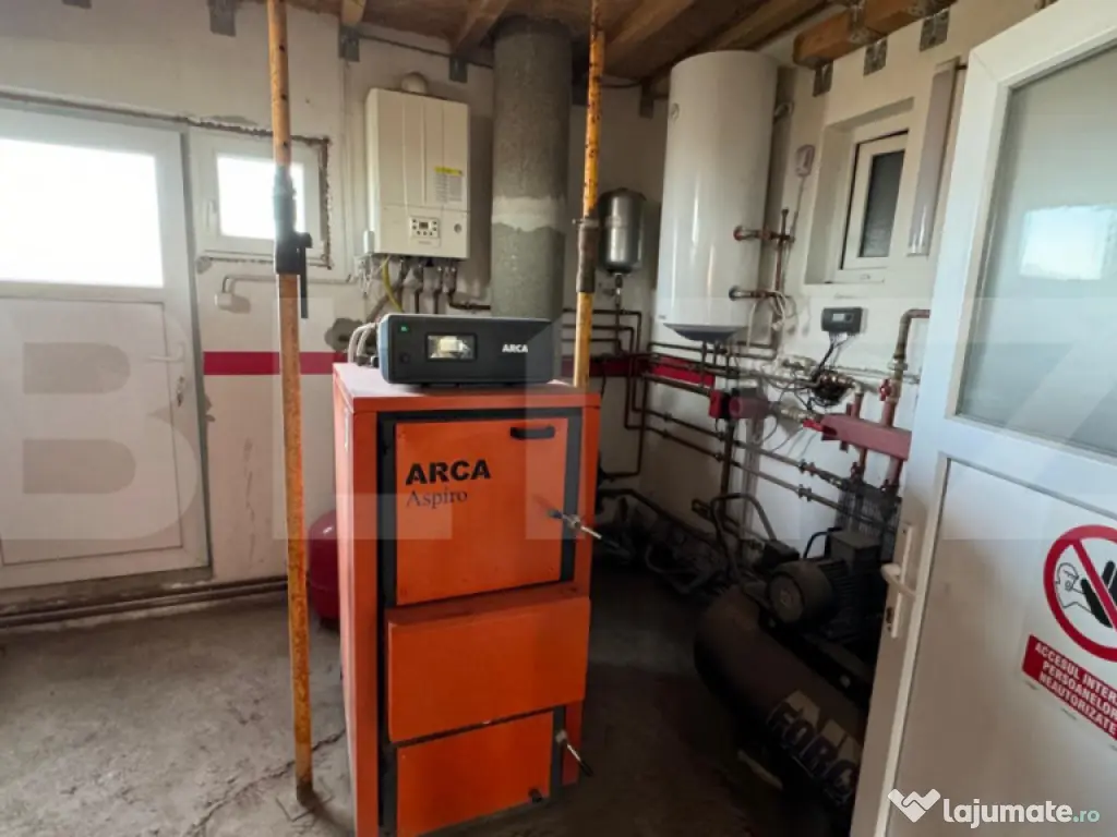 Afacere la cheie, casa de locuit si 28 ari de teren in Arcal 