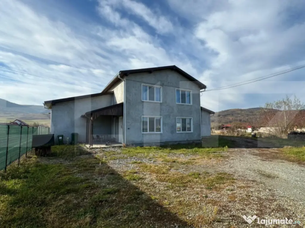 Afacere la cheie, casa de locuit si 28 ari de teren in Arcal 