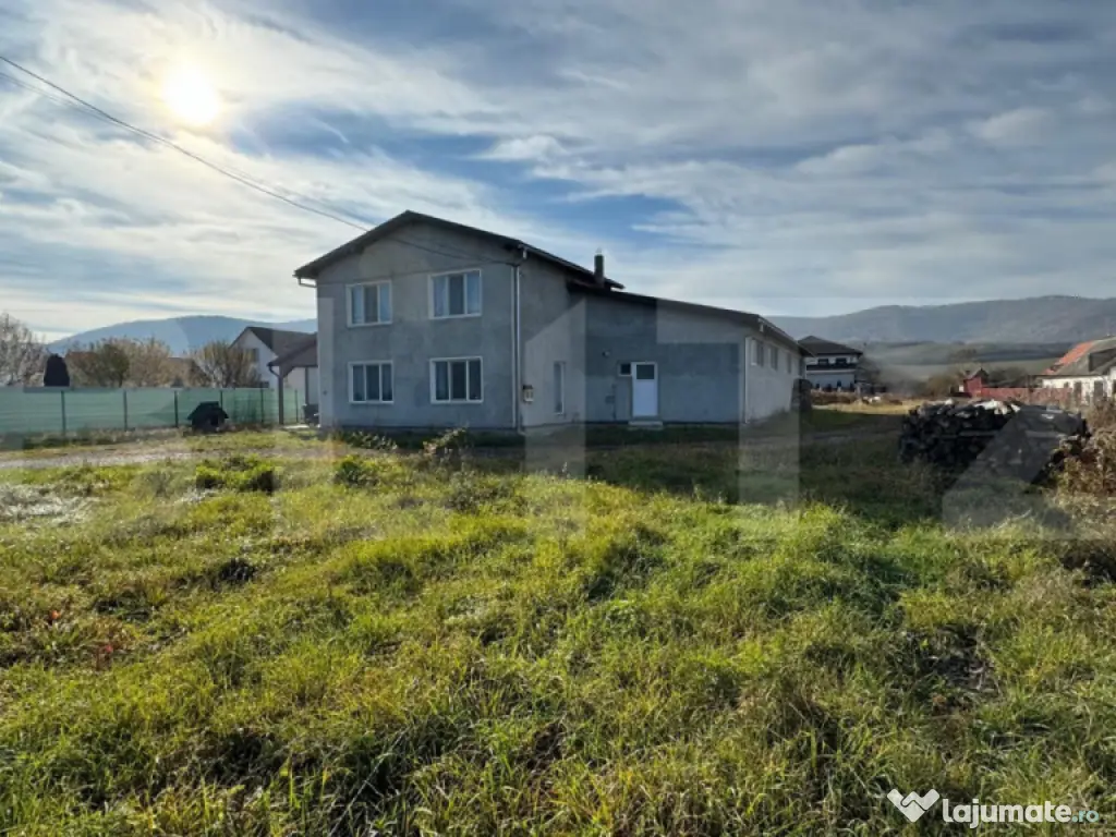 Afacere la cheie, casa de locuit si 28 ari de teren in Arcal 