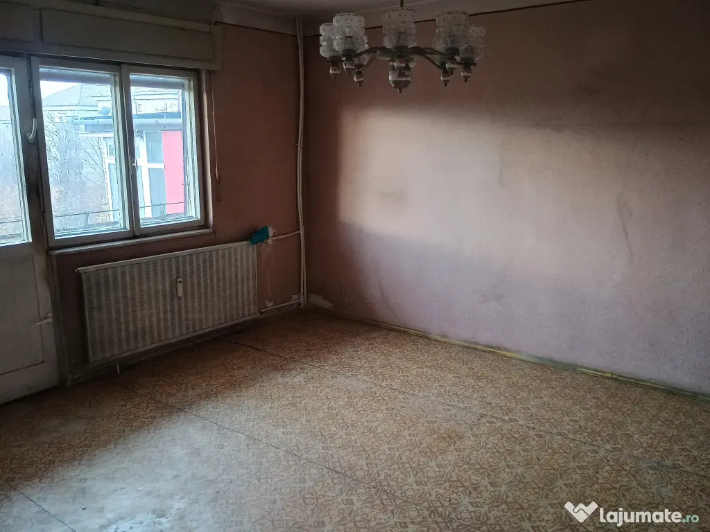 Vând apartament cu 3 camere 
