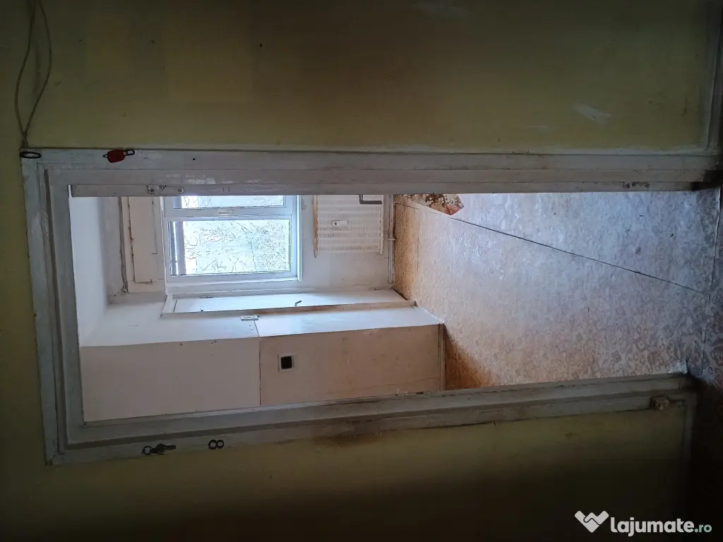 Vând apartament cu 3 camere 