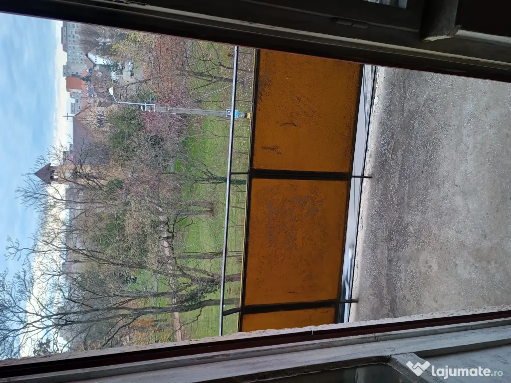 Vând apartament cu 3 camere 