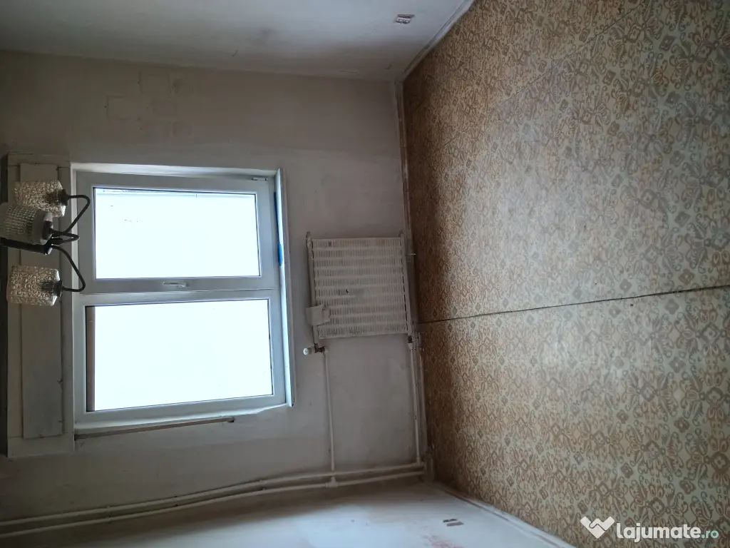 Vând apartament cu 3 camere 