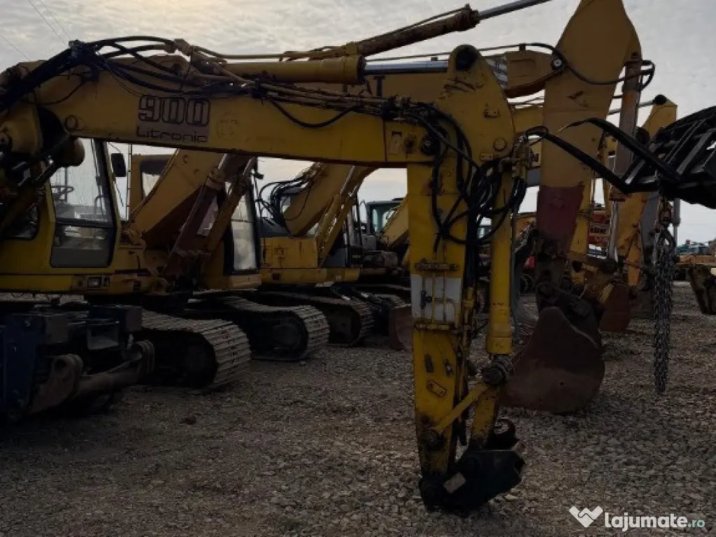 Dezmembrez excavator pe roti Liebherr A 900 