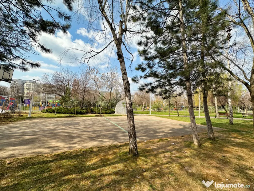 Lângă parc, renovat complet, gata să devină al tău. Tot