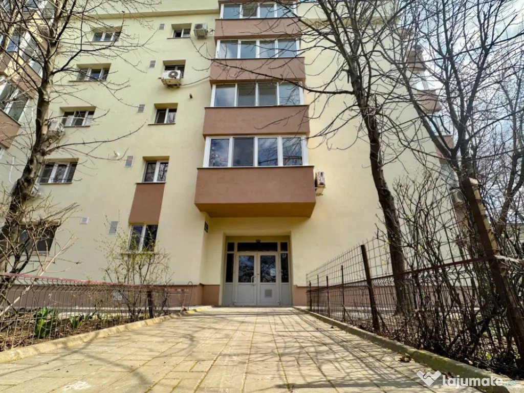 Lângă parc, renovat complet, gata să devină al tău. Tot 