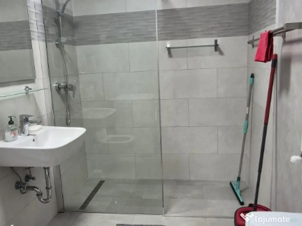 Garsonieră zona Coresi 