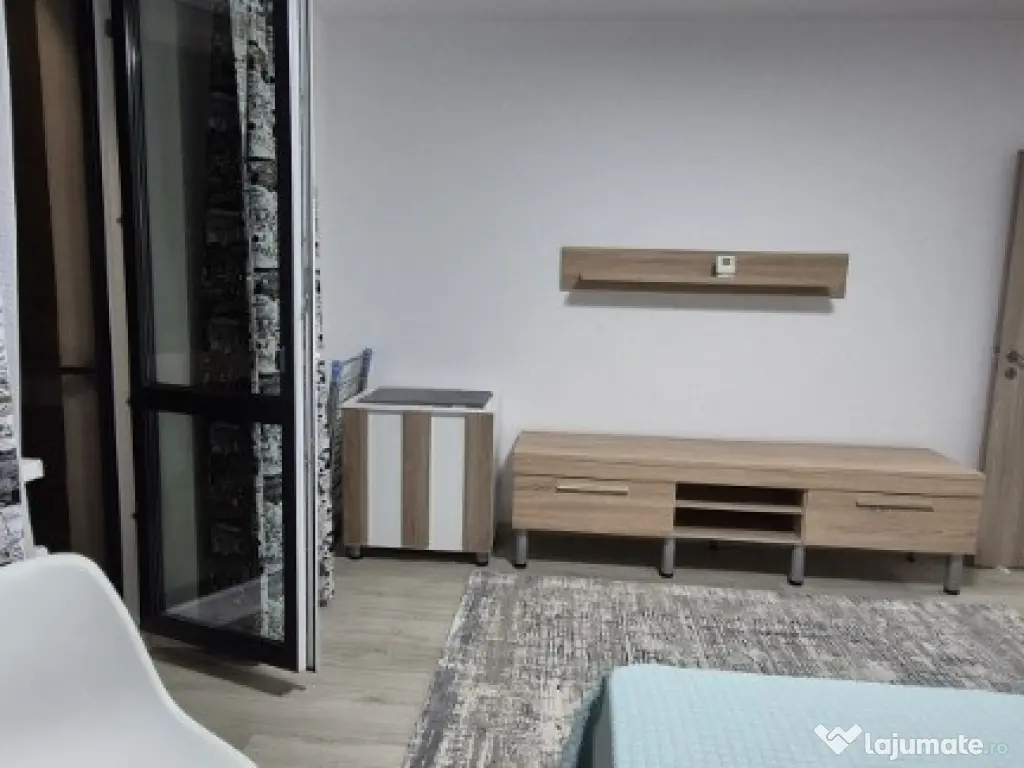 Garsonieră zona Coresi 